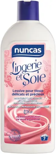 lessive spéciale adaptée aux vêtements en soie naturelle
