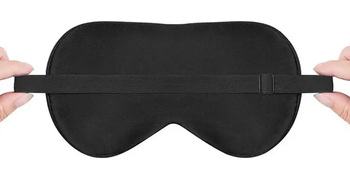 masque de nuit en soie noir